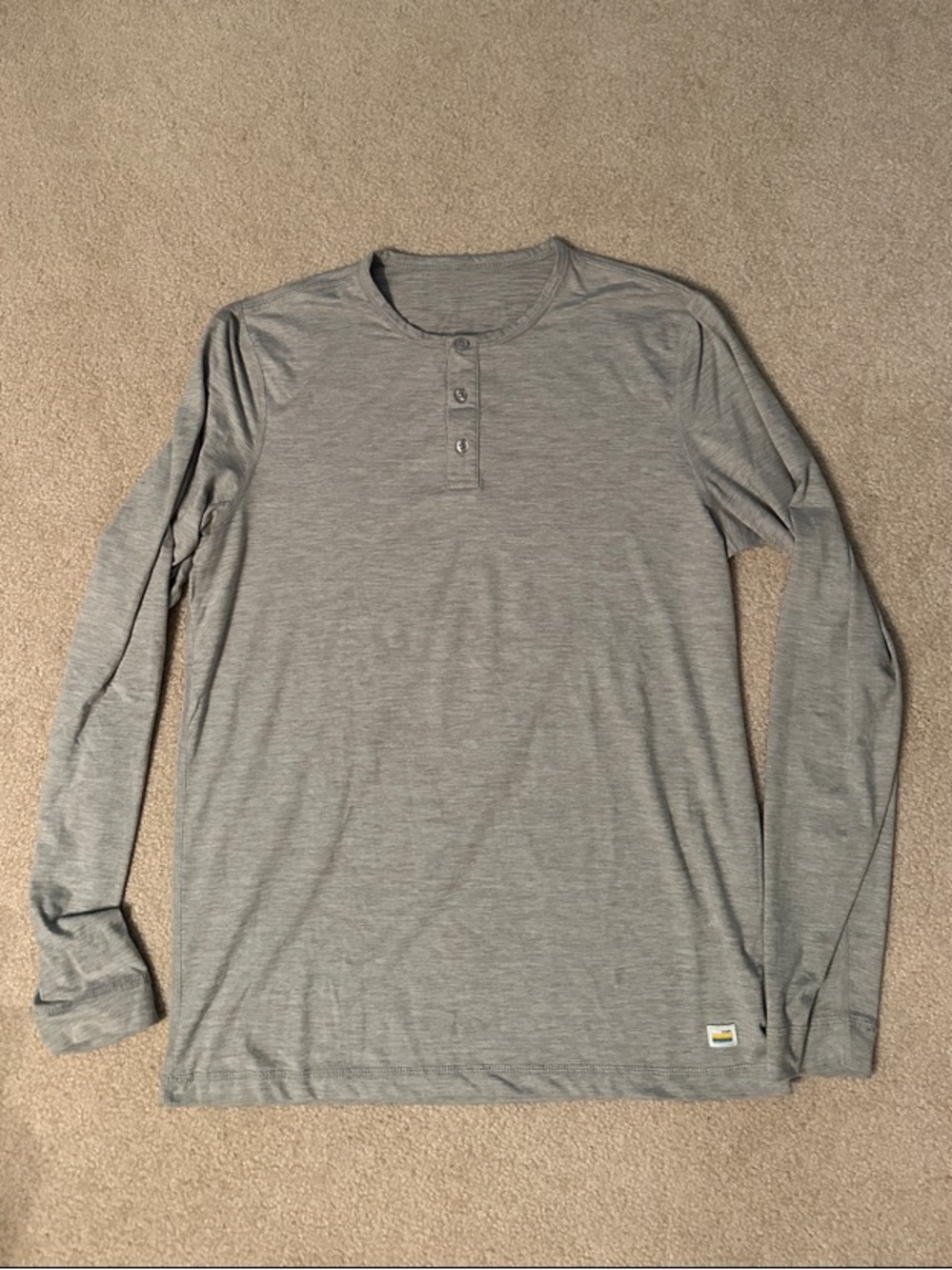 Vuori Men's Long-Sleeve Henley in Heather Gray